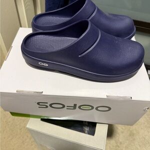 OOFOS OOCloog Unisex Clogs - Navy